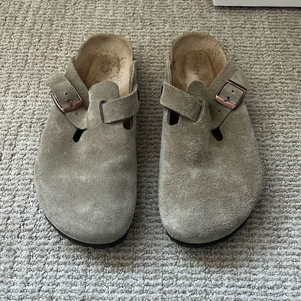 Birkenstock Boston Clog in Taupe